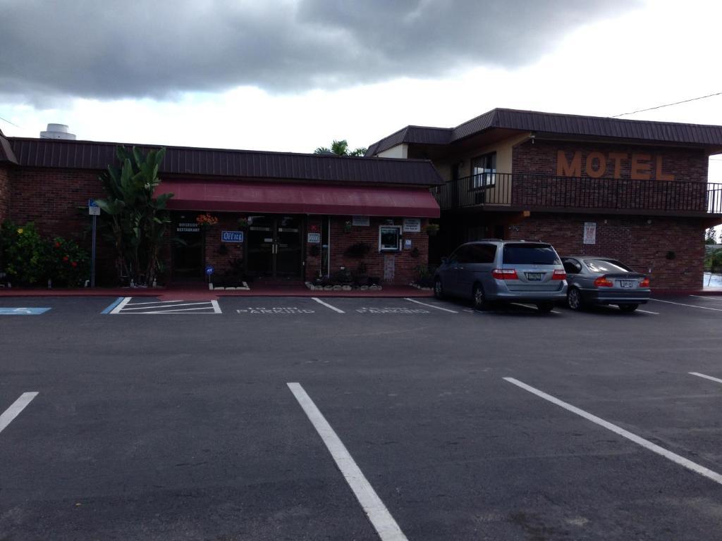 Americas Best Value Inn North Port Exterior photo
