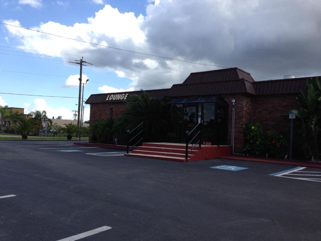 Americas Best Value Inn North Port Exterior photo